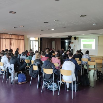 EPLEFPA des Hautes Terres - les CGEA 2 en action pour aider l'exploitation !